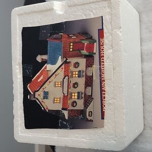 45130 Vintage Lemax Dickensvale Sudbury Crossing  Lighted House Statue